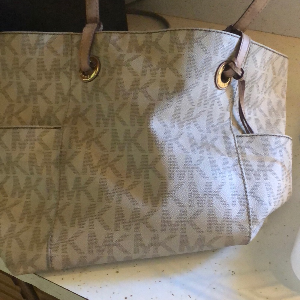 Micheal Kors white purse